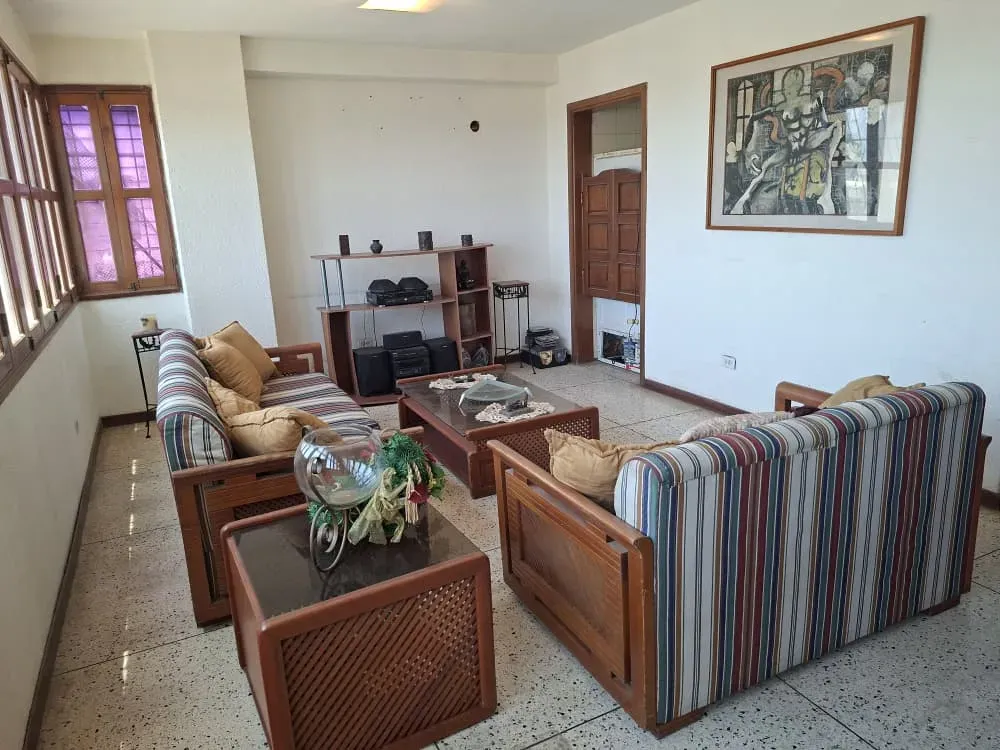 VENDO APARTAMENTO AMPLIO PARA ACTUALIZAR EN CONJUNTO RESIDENCIAL LA PECERA EN LA URB LOS OLIVOS - 6