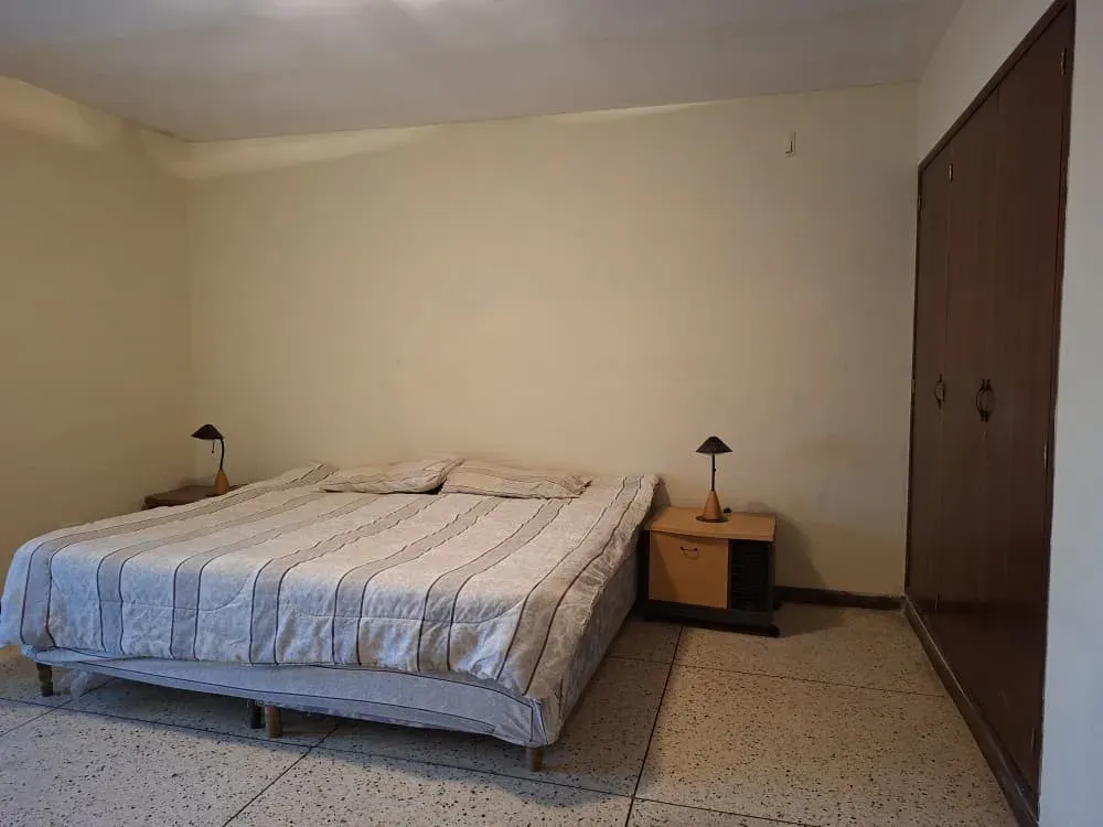 VENDO APARTAMENTO AMPLIO PARA ACTUALIZAR EN CONJUNTO RESIDENCIAL LA PECERA EN LA URB LOS OLIVOS - 40