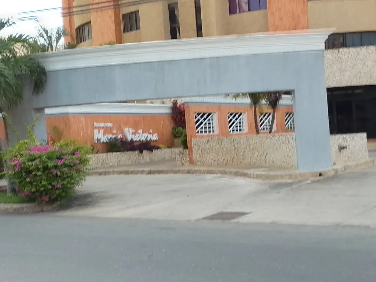 VENDO APARTAMENTO PARA ACTUALIZAR - EXCELENTE UBICACION EN RESD. MARIA VICTORIA EN AV. 8 SANTA RITA  - 3