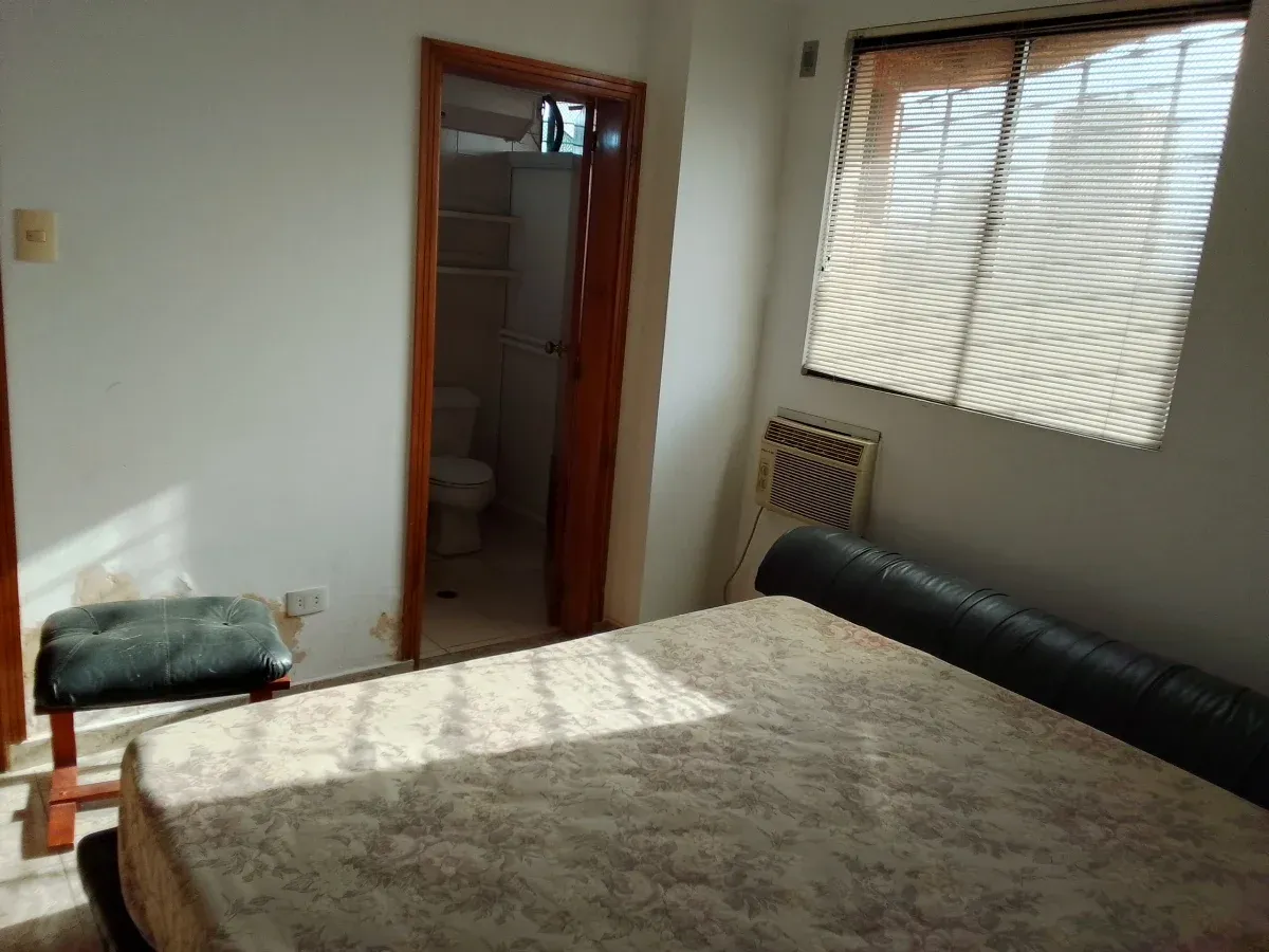 VENDO APARTAMENTO PARA ACTUALIZAR - EXCELENTE UBICACION EN RESD. MARIA VICTORIA EN AV. 8 SANTA RITA  - 5