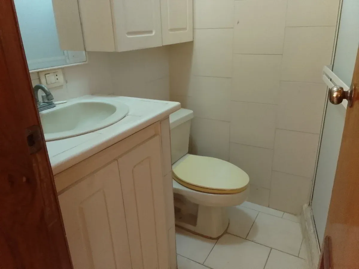 VENDO APARTAMENTO PARA ACTUALIZAR - EXCELENTE UBICACION EN RESD. MARIA VICTORIA EN AV. 8 SANTA RITA  - 11