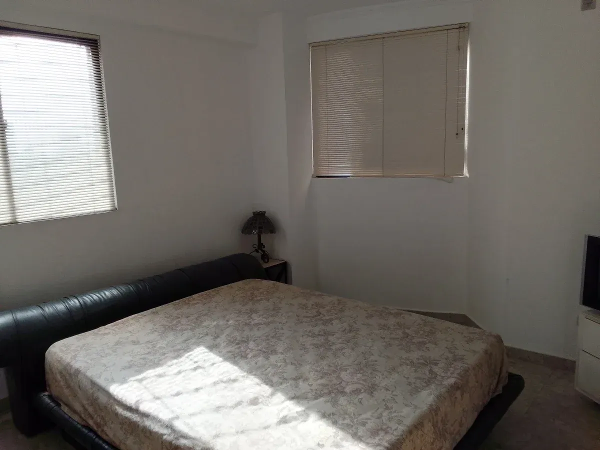 VENDO APARTAMENTO PARA ACTUALIZAR - EXCELENTE UBICACION EN RESD. MARIA VICTORIA EN AV. 8 SANTA RITA  - 18