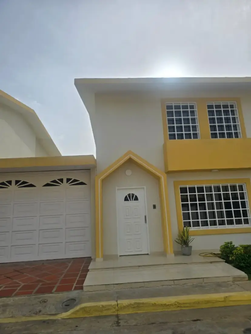 Vendo Hermoso Townhouse en Lagunita Villas Country Actualizada