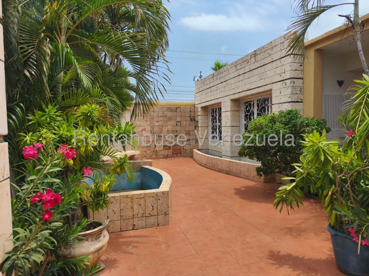 Hermosa Casa Amoblada EN ALQUILER, Sector El Portal MLS #26-17822 - 2