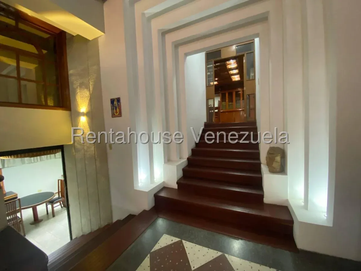 Amplia Casa Comercial En Alquiler, Sector Paraiso MLS #26-1460 - 2