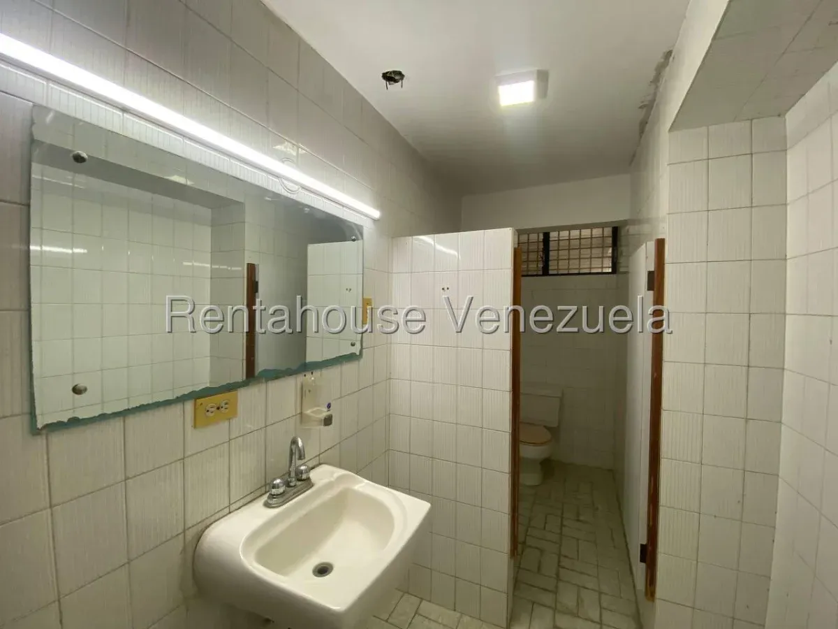 Amplia Casa Comercial En Alquiler, Sector Paraiso MLS #26-1460 - 19