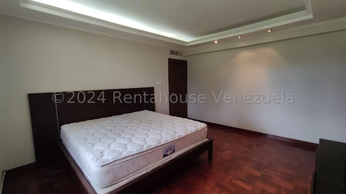 Exclusiva Casa En Venta En El Sector Paraiso MLS #25-856 - 8