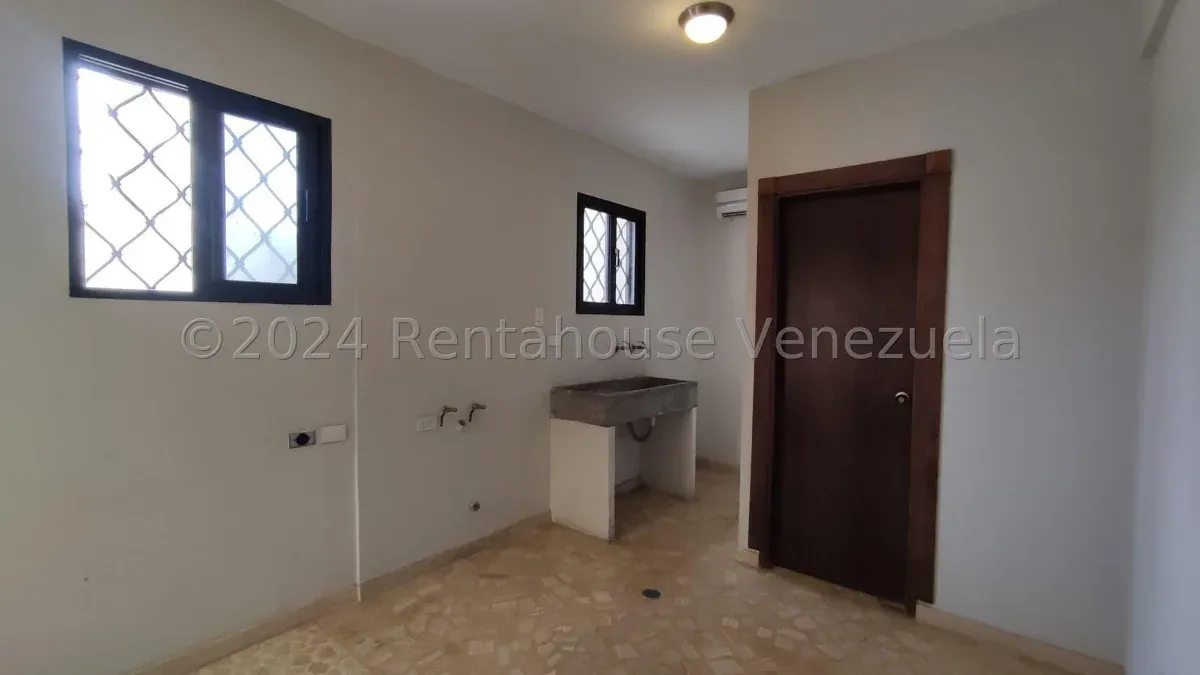 Exclusiva Casa En Venta En El Sector Paraiso MLS #25-856 - 13