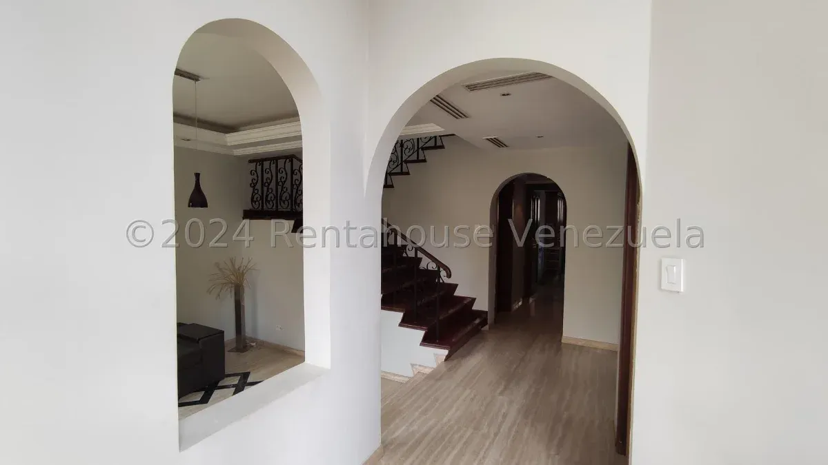 Exclusiva Casa En Venta En El Sector Paraiso MLS #25-856 - 17