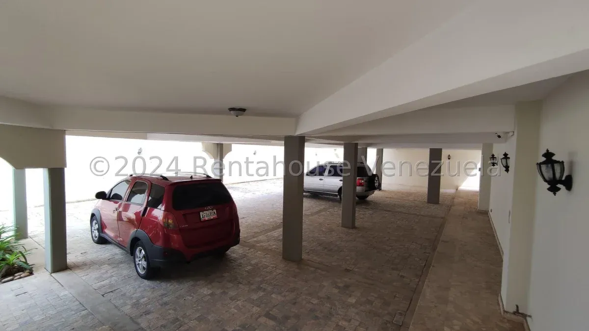 Exclusiva Casa En Venta En El Sector Paraiso MLS #25-856 - 20