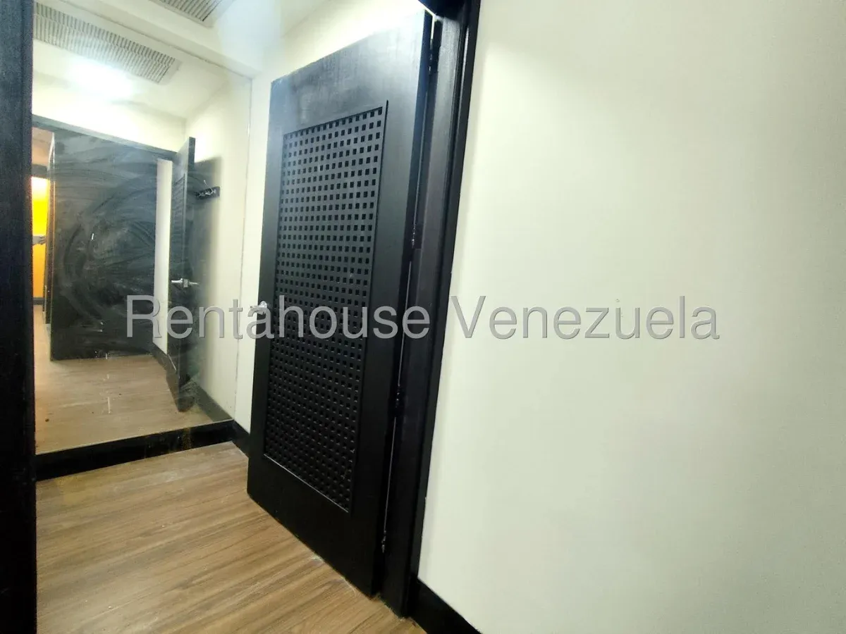 Amplio Local De Dos Platas En ALQUILER En El Sector El Milagro MLS #25-13702 - 17