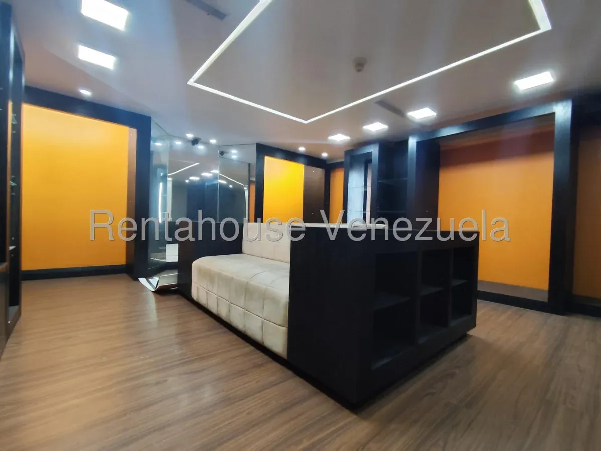 Amplio Local De Dos Platas En ALQUILER En El Sector El Milagro MLS #25-13702 - 18