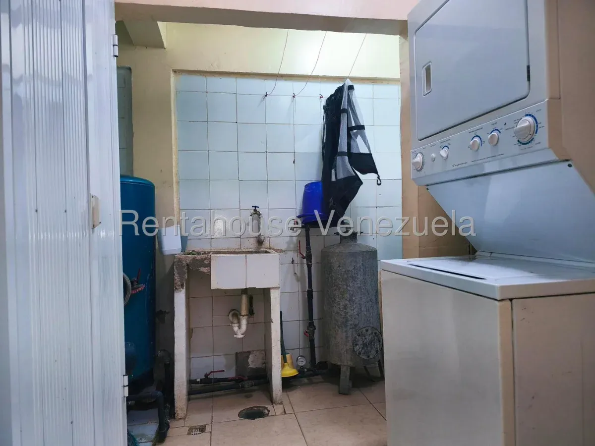 Bello Town-House En VENTA En La Av. Milagro Norte MLS #26-11389 - 5