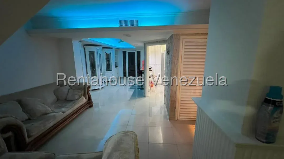 Bello Town-House En VENTA En La Av. Milagro Norte MLS #26-11389 - 10