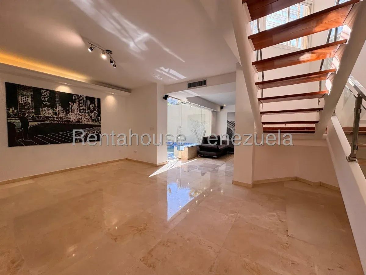 Amplio Town-House En Venta En Doral Norte MLS #26-13910 - 10