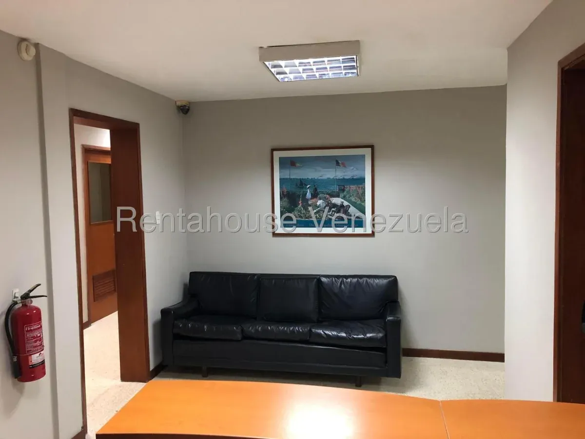 Amplia Oficina En ALQUILER En El Milagro MLS #26-16313 - 3