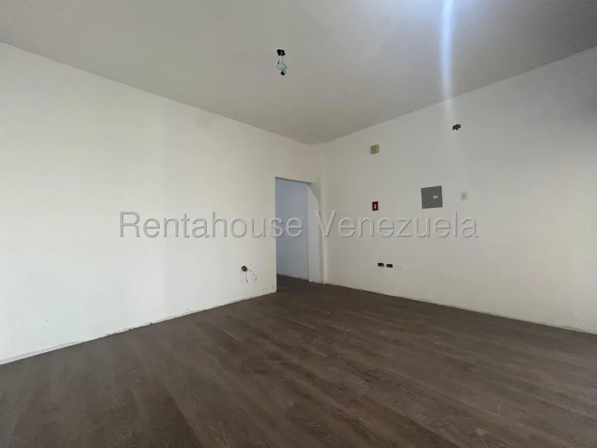Amplio Local Comercial En Semi Gris En Alquiler La Av. Milagro Norte MLS #26-20563 - 8