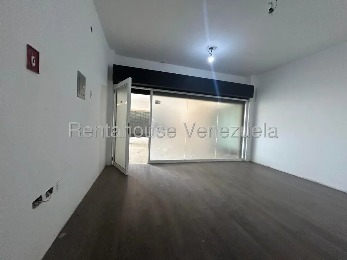 Amplio Local Comercial En Semi Gris En Alquiler La Av. Milagro Norte MLS #26-20563 - 9