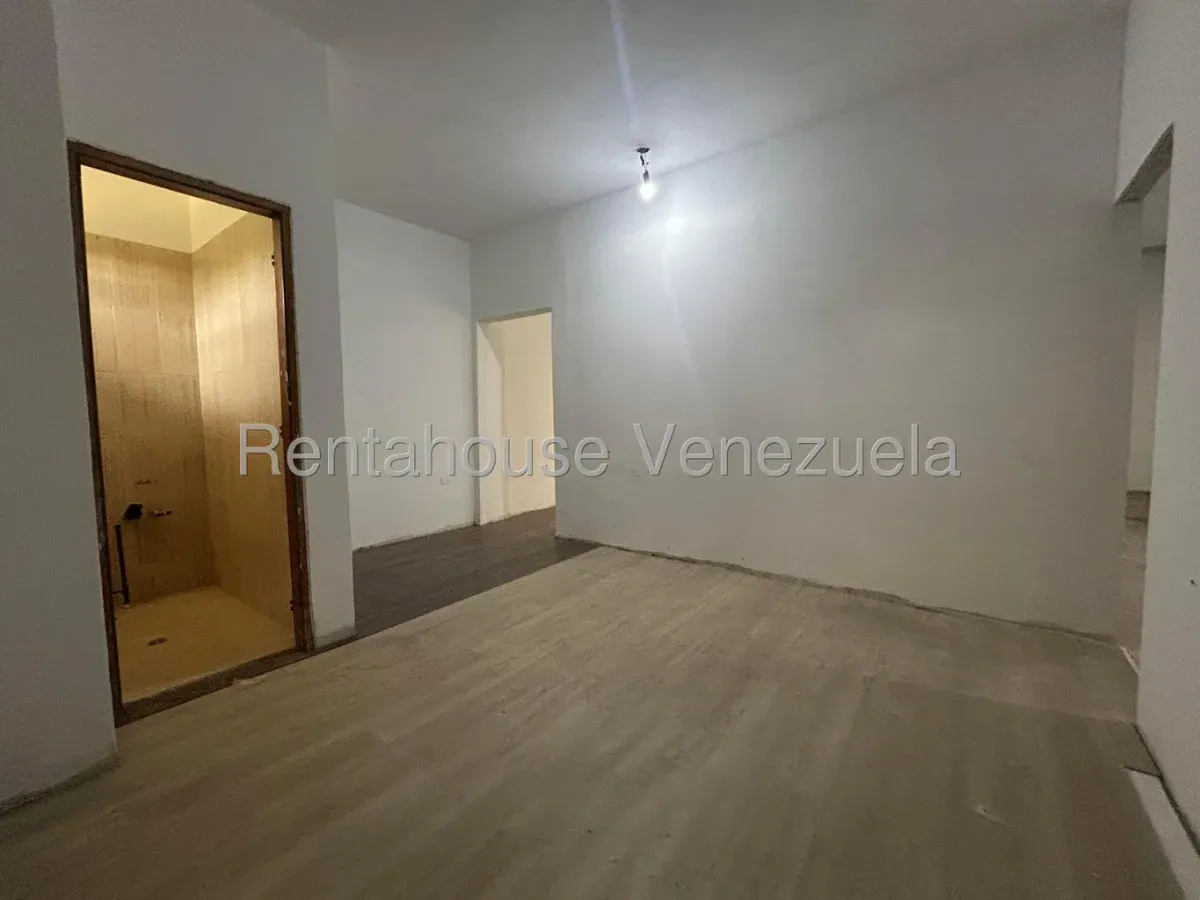 Amplio Local Comercial En Semi Gris En Alquiler La Av. Milagro Norte MLS #26-20563 - 13