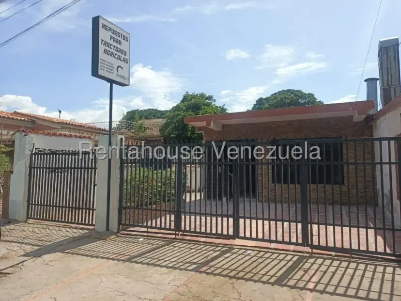 Local Comercial En ALQUILER En El Centro MLS #26-3649