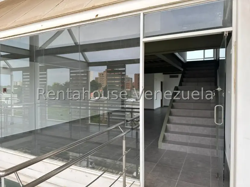 Amplia Oficina En Alquiler En El Sector Zapara MLS #25-6252