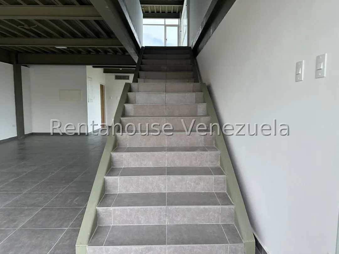 Amplia Oficina En Alquiler En El Sector Zapara MLS #25-6252 - 6