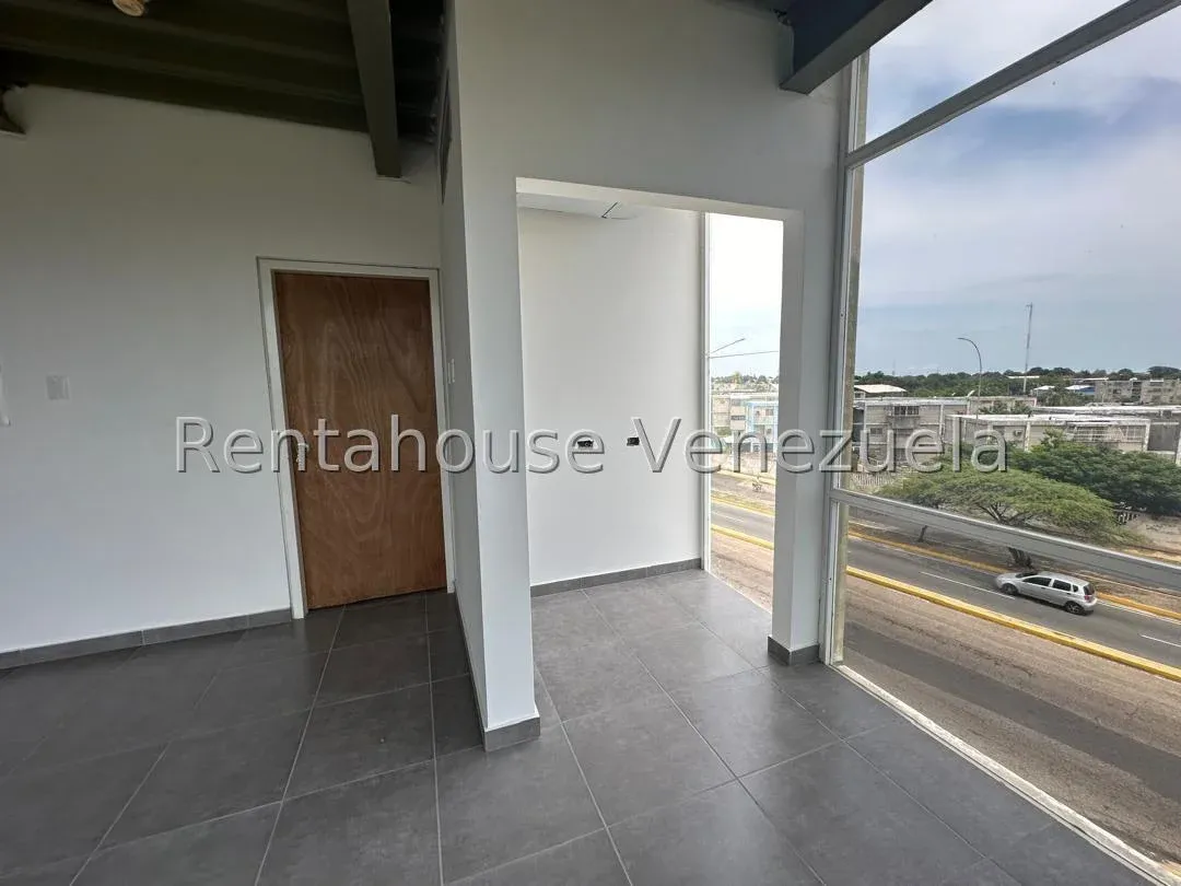 Amplia Oficina En Alquiler En El Sector Zapara MLS #25-6252 - 16
