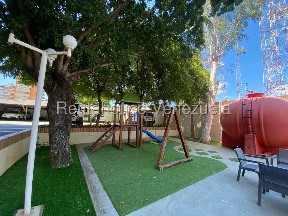 Apartamento Amoblado En Alquiler, Sector La Lago MLS #26-6327
