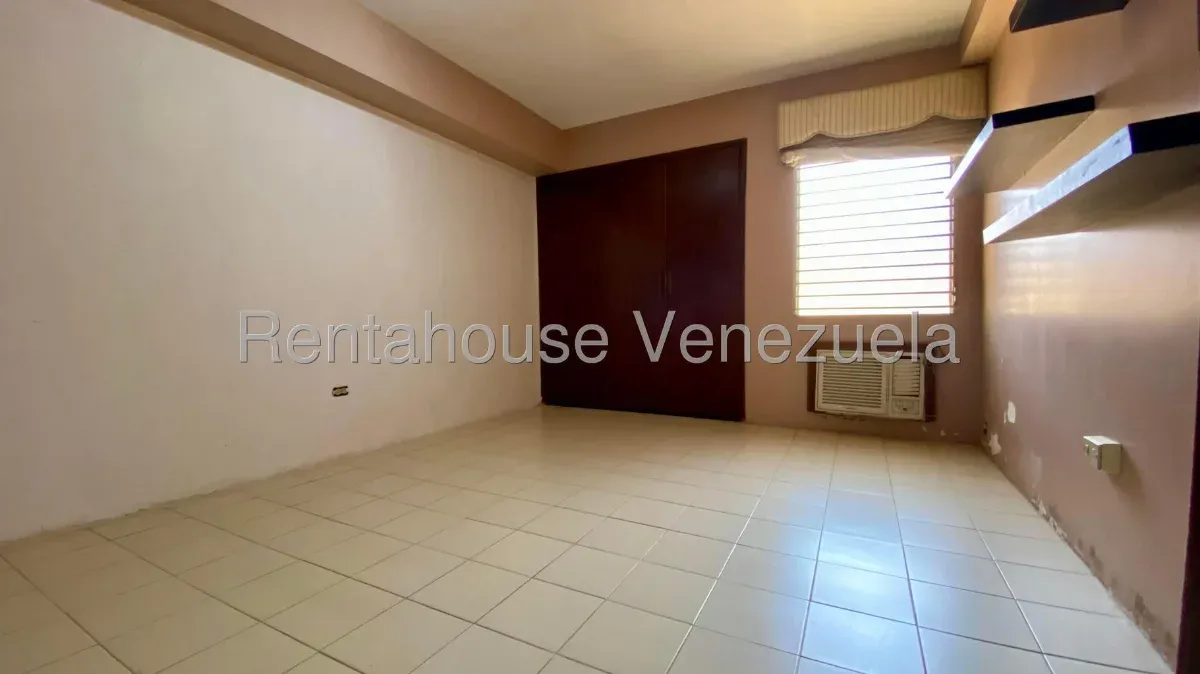 Apartamento En Venta En El Sector La Lago MLS #25-22112 - 14
