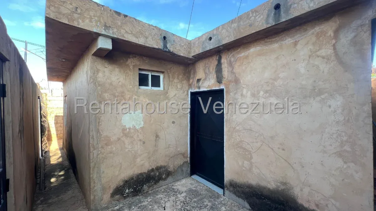 Casa En Semi-Gris En VENTA, Sector Los Modines MLS #26-16327 - 4