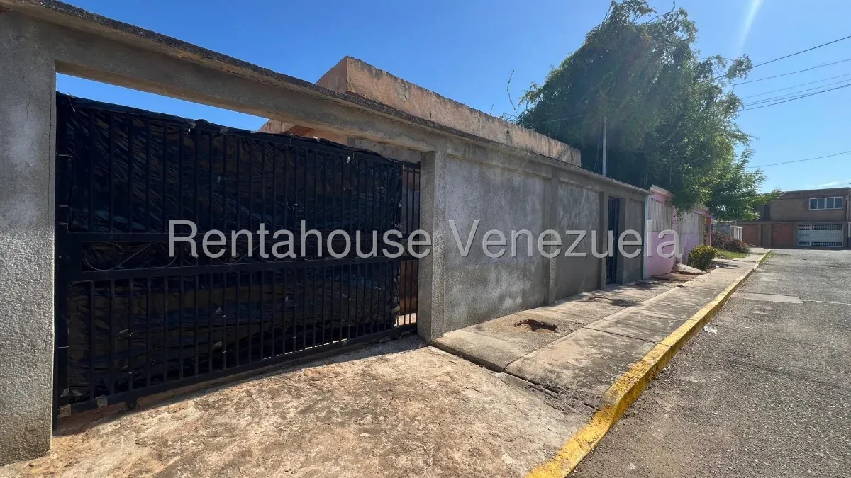 Casa En Semi-Gris En VENTA, Sector Los Modines MLS #26-16327 - 8