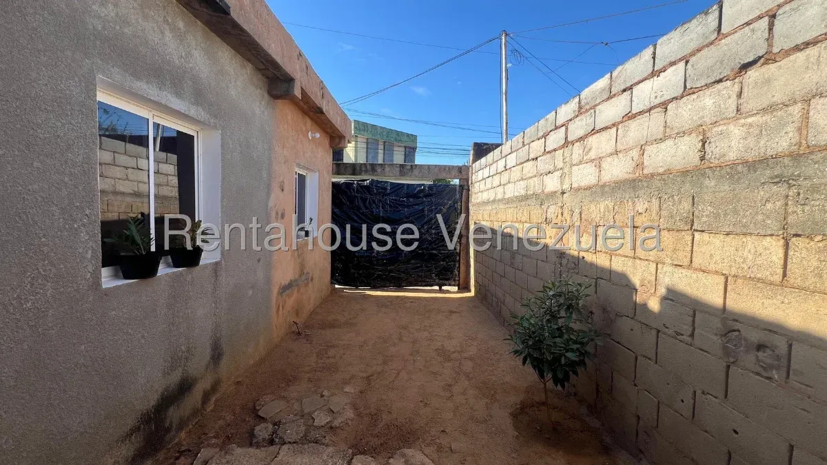 Casa En Semi-Gris En VENTA, Sector Los Modines MLS #26-16327 - 10
