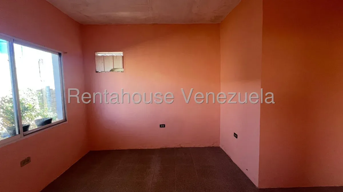 Casa En Semi-Gris En VENTA, Sector Los Modines MLS #26-16327 - 11