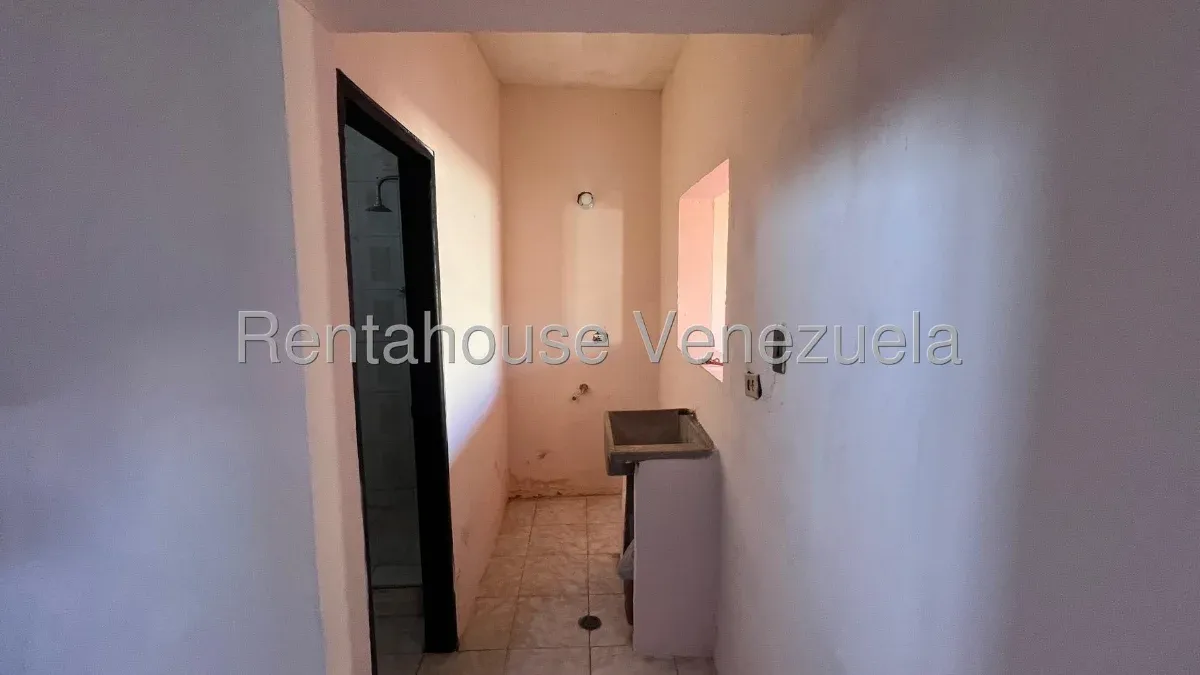 Casa En Semi-Gris En VENTA, Sector Los Modines MLS #26-16327 - 16