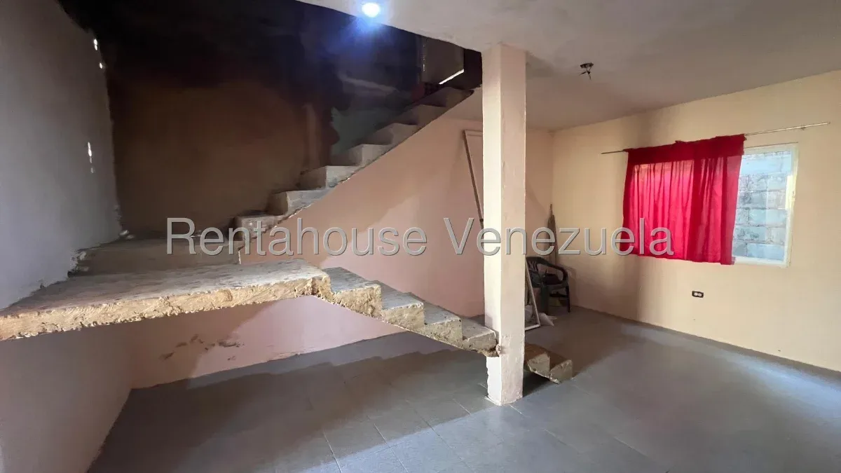 Casa En Semi-Gris En VENTA, Sector Los Modines MLS #26-16327 - 17