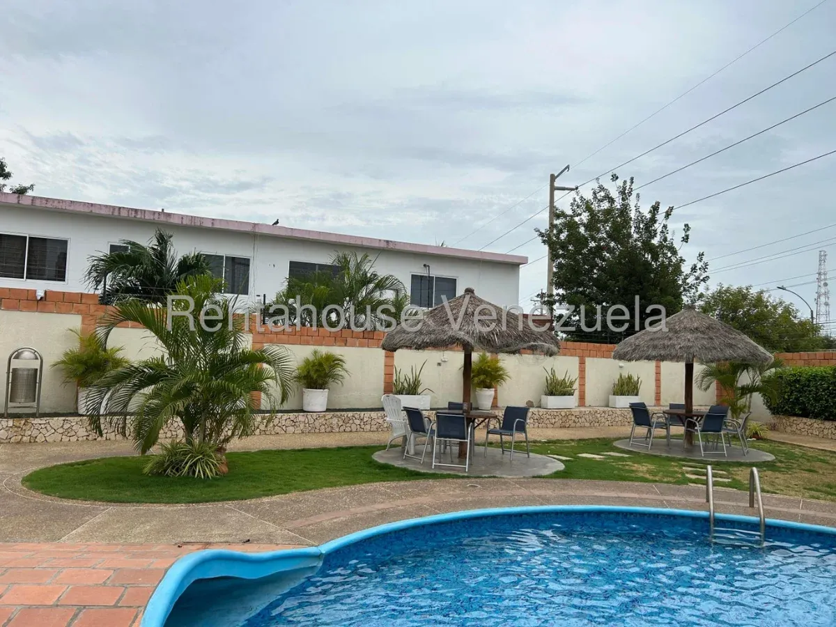 Apartamento Con Planta eléctrica y Piscina En ALQUILER En Zona Céntrica - 3