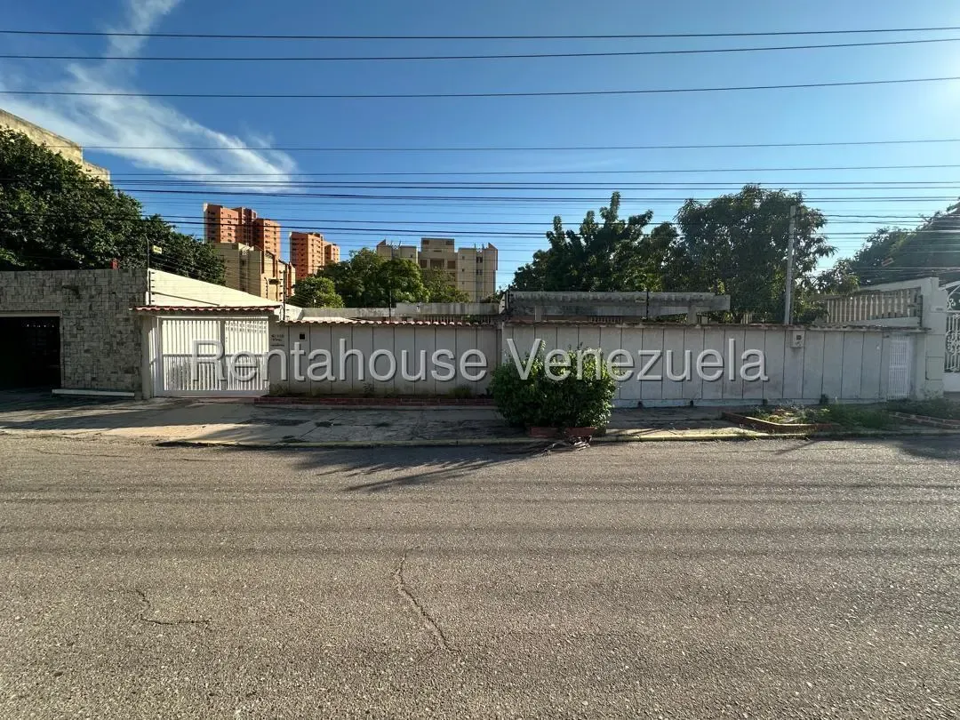 Amplia Casa En Alquiler En zapara 