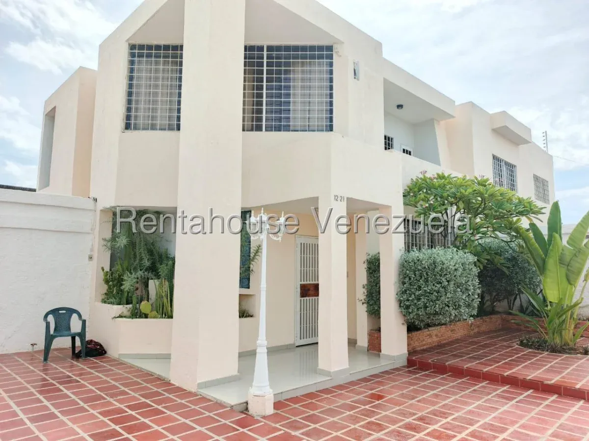 Amplia Casa Amueblada de 5 Habitaciones en Monte Bello, Maracaibo