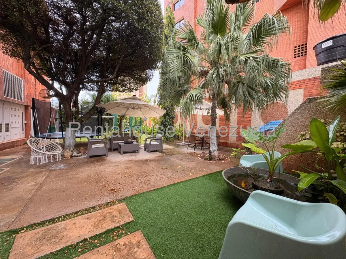 Lujoso Apartamento Amueblado con Vistas al Lago en Avenida El Milagro - 6