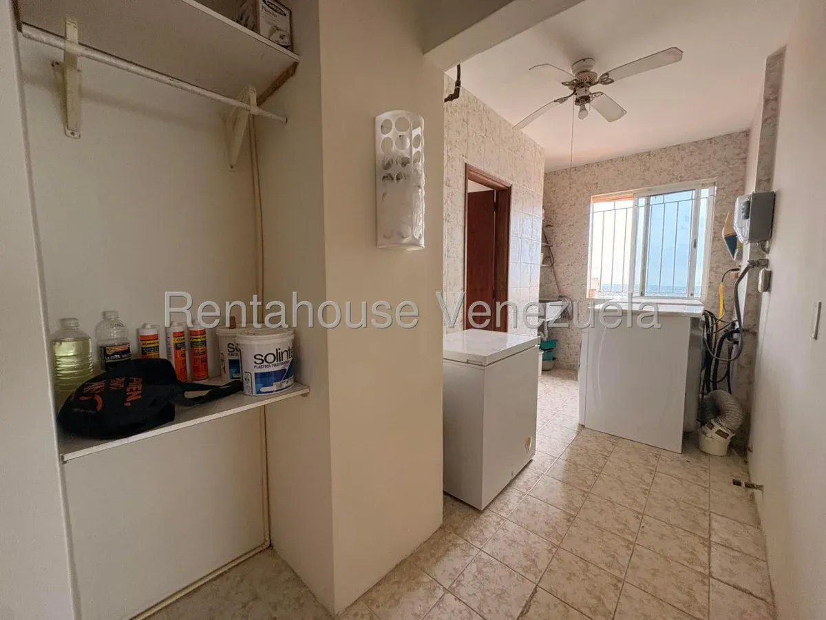 Lujoso Apartamento Amueblado con Vistas al Lago en Avenida El Milagro - 15