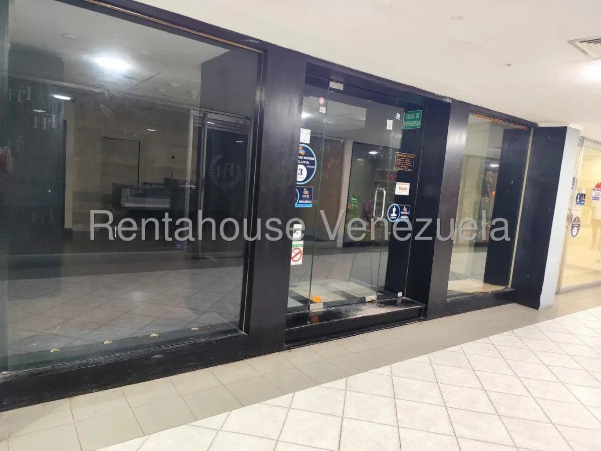 Local comercial de doble nivel con diseño moderno en Avenida El Milagro  - 2