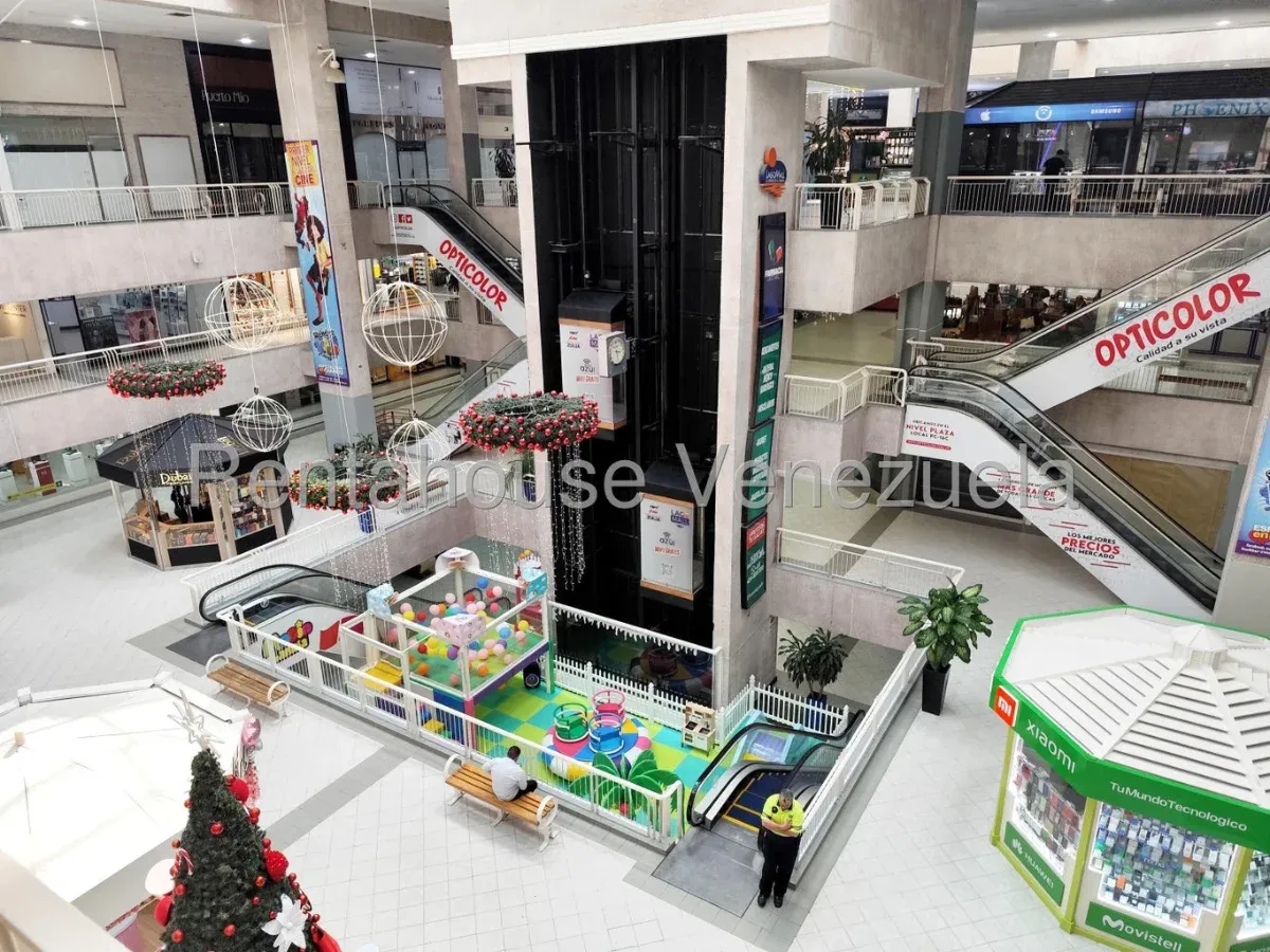 Local comercial de doble nivel con diseño moderno en Avenida El Milagro  - 19