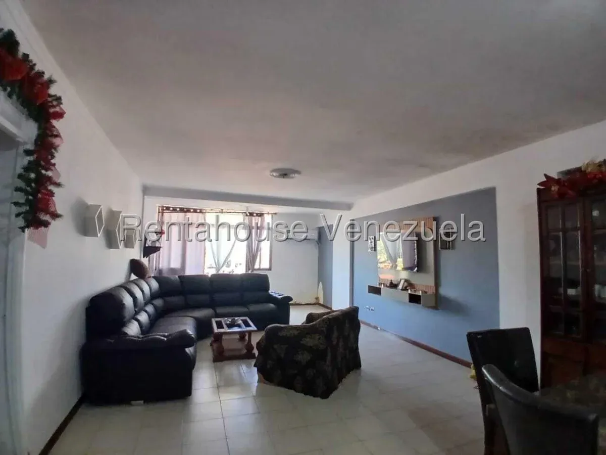 Cómodo Apartamento En VENTA En Cecilio Acosta