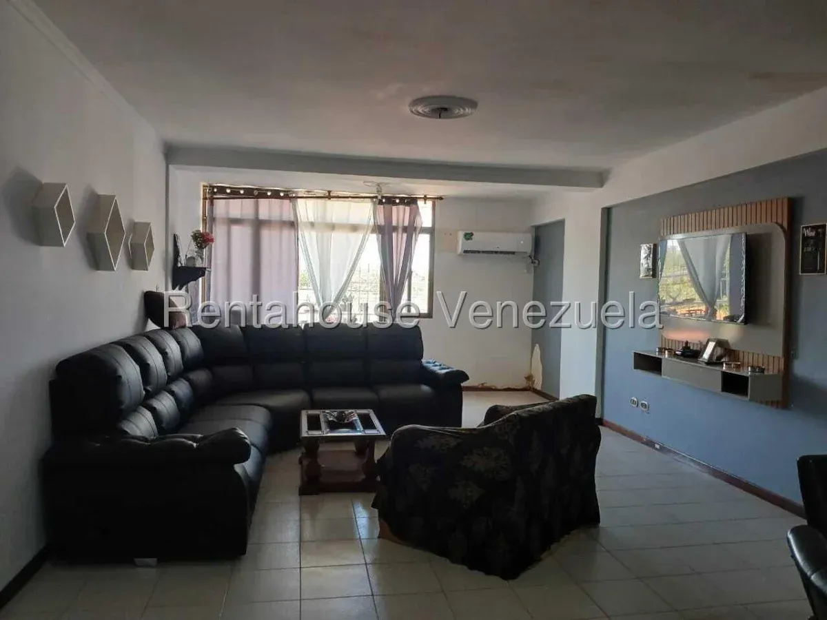 Cómodo Apartamento En VENTA En Cecilio Acosta - 15