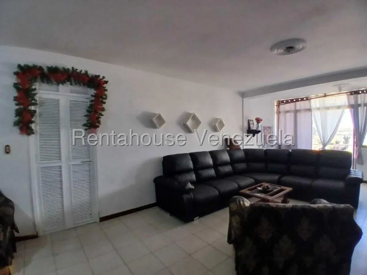 Cómodo Apartamento En VENTA En Cecilio Acosta - 17