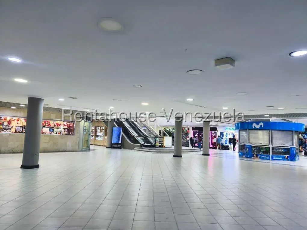 Local Comercial En ALQUILER En C.C Lago Mall  - 2