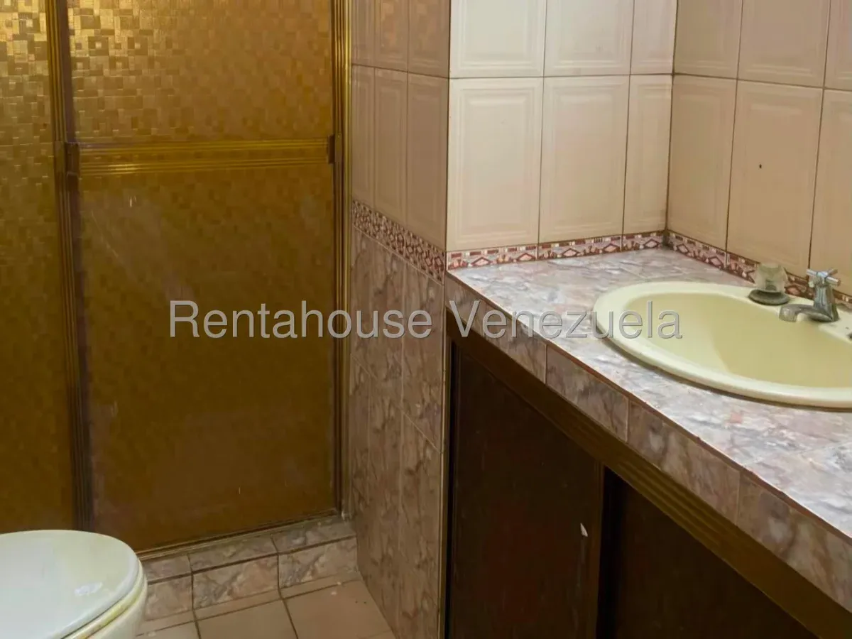 Casa Con Galpón En VENTA En Manzanillo - 17