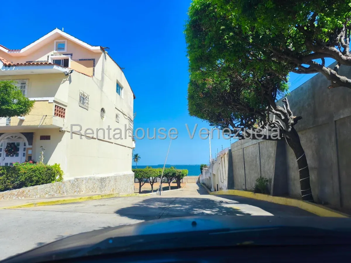 Bello TownHouse En Venta En Av. El Milagro - 5