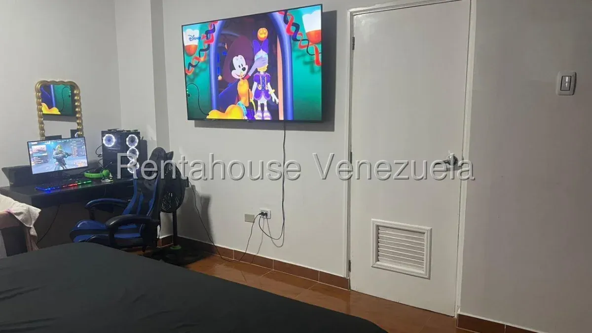 Bello TownHouse En Venta En Av. El Milagro - 15