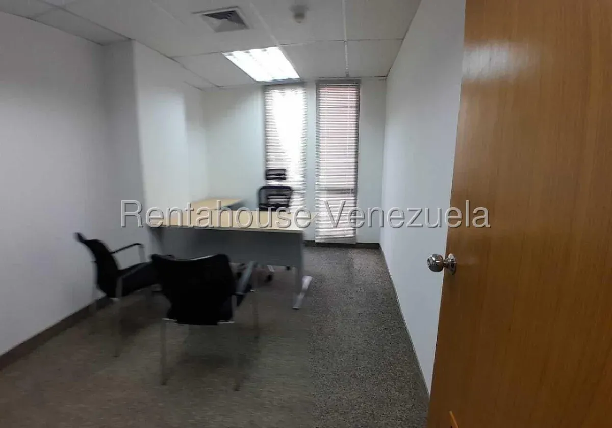 Amplia Oficina Amoblada En ALQUILER En 5 de Julio - 14